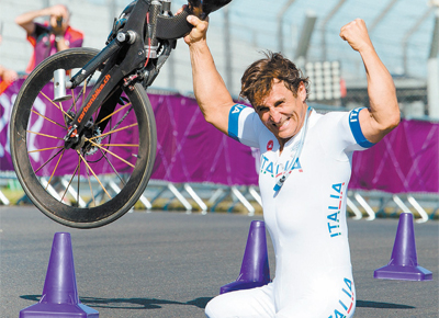 <b>FORZA:</b> Onze anos aps o acidente na Frmula Indy que o deixou biamputado, o italiano Alessandro Zanardi, 45, voltou a vencer numa pista, no ciclismo da Paraolimpada