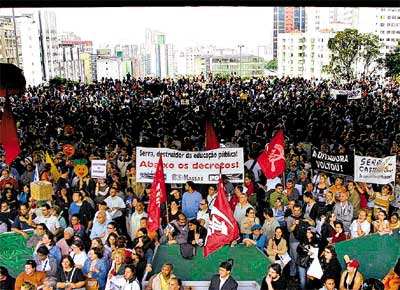 <b>MANIFESTAO SEMANAL</B> Professores da rede estadual de SP no vo livre do Masp